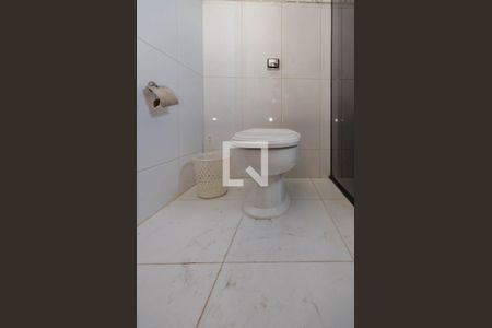 Casa à venda com 360m², 4 quartos e 2 vagas Casa à venda com 360m², 4 quartos e 2 vagasBanheiro Social piso 2