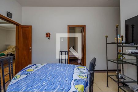Casa à venda com 360m², 4 quartos e 2 vagas Casa à venda com 360m², 4 quartos e 2 vagasSala 2