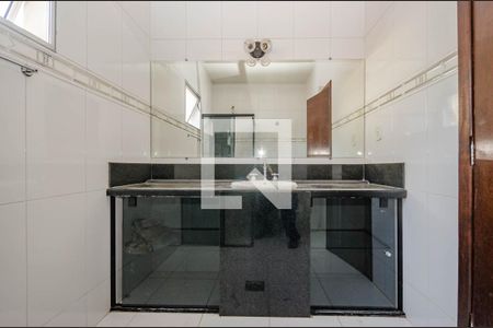 Casa à venda com 360m², 4 quartos e 2 vagas Casa à venda com 360m², 4 quartos e 2 vagasBanheiro Social piso 2