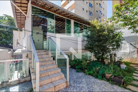 Casa à venda com 360m², 4 quartos e 2 vagas Casa à venda com 360m², 4 quartos e 2 vagasQuintal
