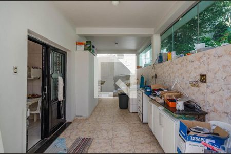 Casa à venda com 360m², 4 quartos e 2 vagas Casa à venda com 360m², 4 quartos e 2 vagasÁrea de Serviço