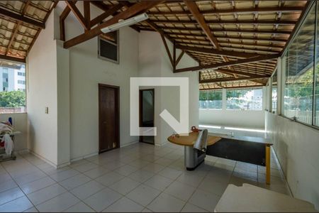 Casa à venda com 360m², 4 quartos e 2 vagas Casa à venda com 360m², 4 quartos e 2 vagasSala piso 2