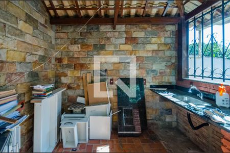 Casa à venda com 360m², 4 quartos e 2 vagas Casa à venda com 360m², 4 quartos e 2 vagasChurrasqueira