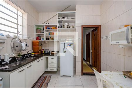 Casa à venda com 360m², 4 quartos e 2 vagas Casa à venda com 360m², 4 quartos e 2 vagasCozinha