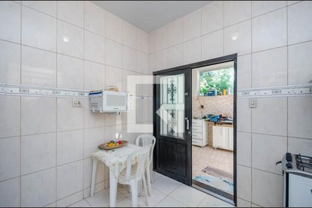 Casa à venda com 360m², 4 quartos e 2 vagas Casa à venda com 360m², 4 quartos e 2 vagasCozinha