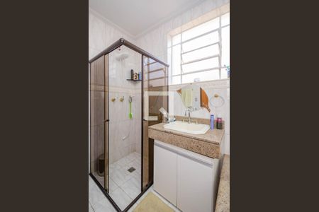 Casa à venda com 360m², 4 quartos e 2 vagas Casa à venda com 360m², 4 quartos e 2 vagasBanheiro Social 1