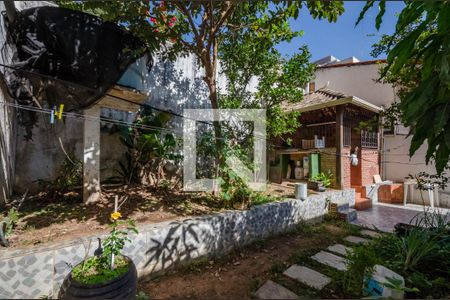 Casa à venda com 360m², 4 quartos e 2 vagas Casa à venda com 360m², 4 quartos e 2 vagasQuintal