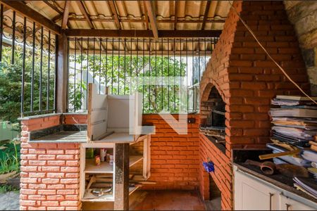 Casa à venda com 360m², 4 quartos e 2 vagas Casa à venda com 360m², 4 quartos e 2 vagasChurrasqueira