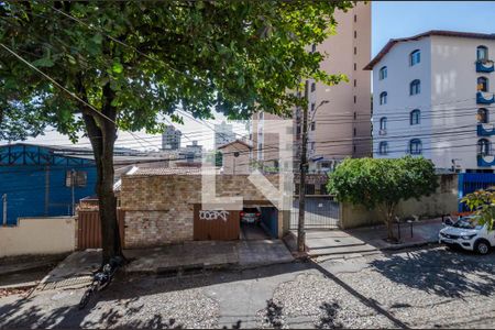 Casa à venda com 360m², 4 quartos e 2 vagas Casa à venda com 360m², 4 quartos e 2 vagasVaranda Sala