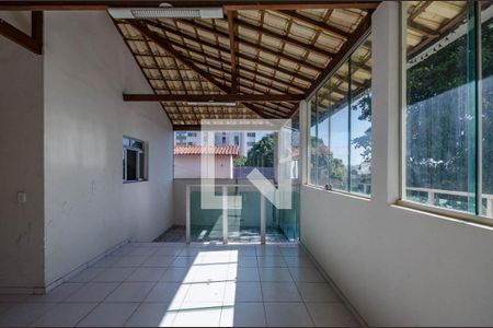 Casa à venda com 360m², 4 quartos e 2 vagas Casa à venda com 360m², 4 quartos e 2 vagasSala piso 2
