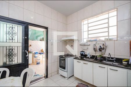 Casa à venda com 360m², 4 quartos e 2 vagas Casa à venda com 360m², 4 quartos e 2 vagasCozinha