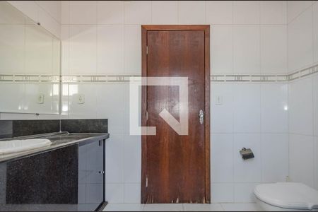 Casa à venda com 360m², 4 quartos e 2 vagas Casa à venda com 360m², 4 quartos e 2 vagasBanheiro Social piso 2