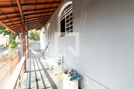Casa à venda com 122m², 3 quartos e 2 vagas Casa à venda com 122m², 3 quartos e 2 vagasvaranda