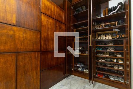 Apartamento à venda com 330m², 4 quartos e sem vagaCloset da suíte 1