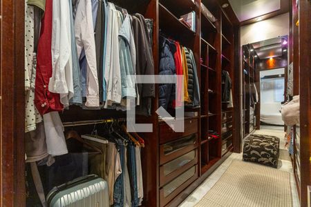 Apartamento à venda com 330m², 4 quartos e sem vagaCloset da suíte 1