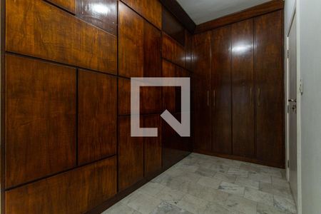 Apartamento à venda com 330m², 4 quartos e sem vagaCloset da suíte 1