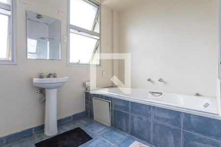 Apartamento à venda com 330m², 4 quartos e sem vagaBanheiro da Suíte 2