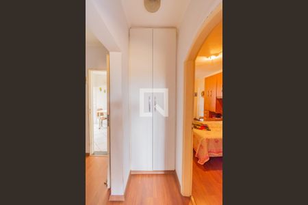 Casa à venda com 285m², 2 quartos e 3 vagas Casa à venda com 285m², 2 quartos e 3 vagasCorredor