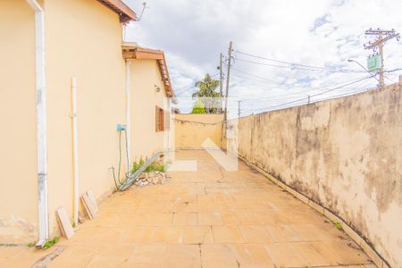 Casa à venda com 285m², 2 quartos e 3 vagas Casa à venda com 285m², 2 quartos e 3 vagasQuintal