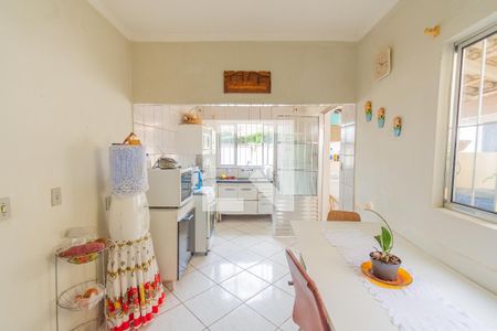 Casa à venda com 285m², 2 quartos e 3 vagas Casa à venda com 285m², 2 quartos e 3 vagasCozinha