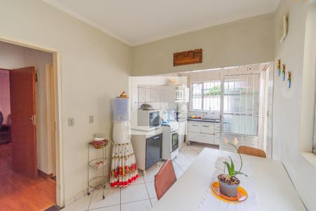 Casa à venda com 285m², 2 quartos e 3 vagas Casa à venda com 285m², 2 quartos e 3 vagasCozinha