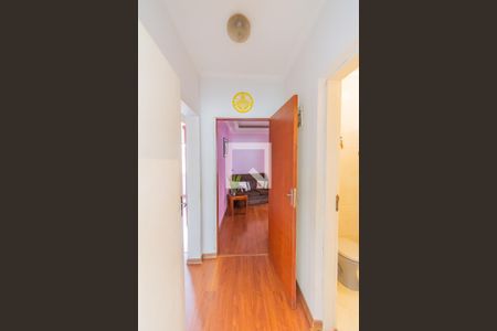 Casa à venda com 285m², 2 quartos e 3 vagas Casa à venda com 285m², 2 quartos e 3 vagasCorredor