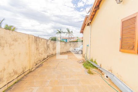 Casa à venda com 285m², 2 quartos e 3 vagas Casa à venda com 285m², 2 quartos e 3 vagasQuintal