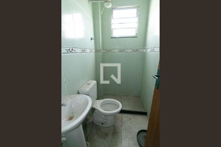 Banheiro de apartamento para alugar com 1 quarto, 30m² em Jardim Olavo Bilac, Duque de Caxias