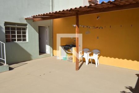 Casa à venda com 138m², 3 quartos e 2 vagasQuintal