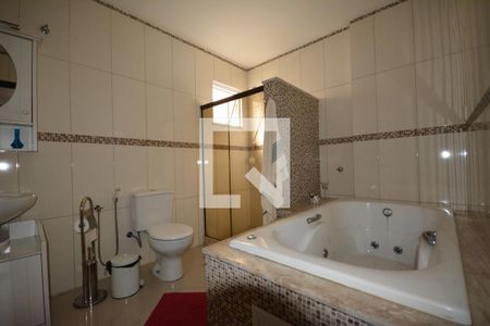 Casa à venda com 250m², 4 quartos e 5 vagasBanheiro da Suíte