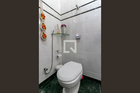 Casa à venda com 325m², 3 quartos e 1 vaga Casa à venda com 325m², 3 quartos e 1 vagaBanheiro Social