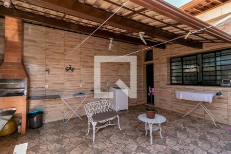 Casa à venda com 325m², 3 quartos e 1 vaga Casa à venda com 325m², 3 quartos e 1 vagaÁrea de Serviço