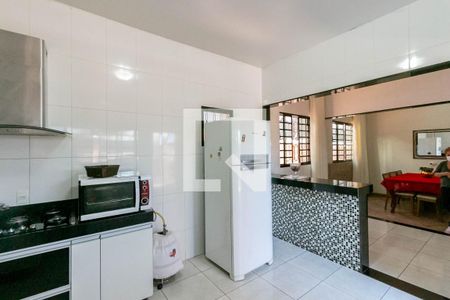 Casa à venda com 325m², 3 quartos e 1 vaga Casa à venda com 325m², 3 quartos e 1 vagaCozinha