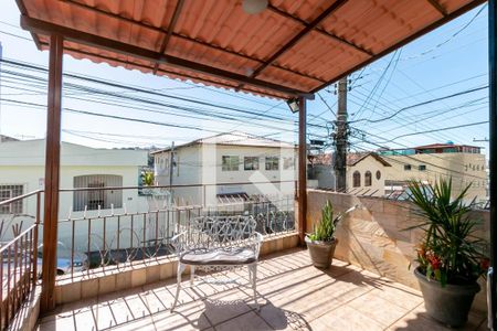 Casa à venda com 325m², 3 quartos e 1 vaga Casa à venda com 325m², 3 quartos e 1 vagaVaranda da Sala