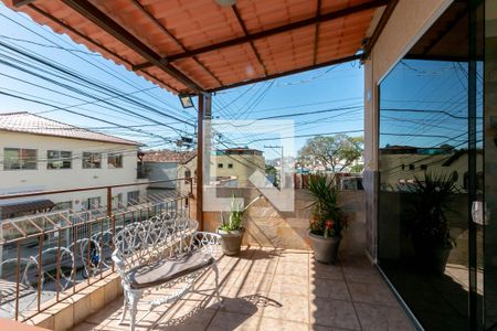 Casa à venda com 325m², 3 quartos e 1 vaga Casa à venda com 325m², 3 quartos e 1 vagaVaranda da Sala