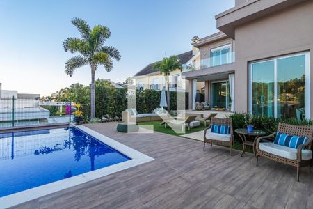 Casa de condomínio à venda com 740m², 5 quartos e 3 vagasQuintal