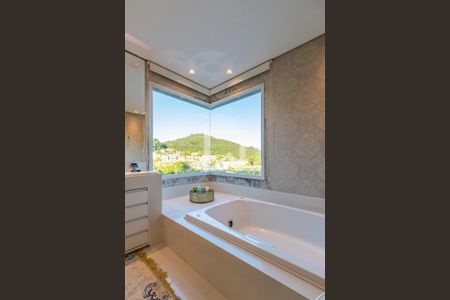 Casa de condomínio à venda com 740m², 5 quartos e 3 vagasBanheiro 2 da Suíte 3