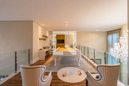 Casa de condomínio à venda com 740m², 5 quartos e 3 vagasSala Privativa