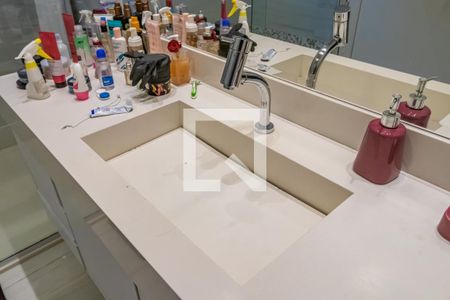 Casa de condomínio à venda com 740m², 5 quartos e 3 vagasDetalhe do Banheiro da Suíte 4