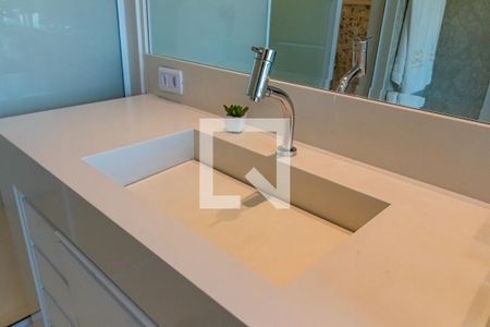 Casa de condomínio à venda com 740m², 5 quartos e 3 vagasDetalhe do Banheiro 2 da Suíte 3