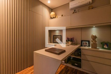 Casa de condomínio à venda com 740m², 5 quartos e 3 vagasEscritório