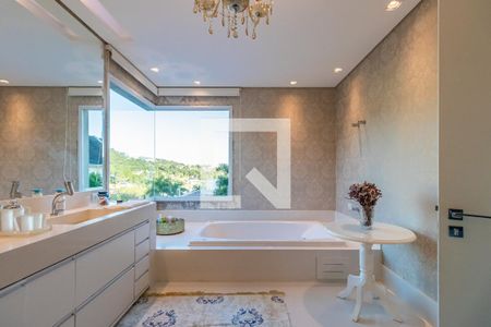 Casa de condomínio à venda com 740m², 5 quartos e 3 vagasBanheiro 2 da Suíte 3