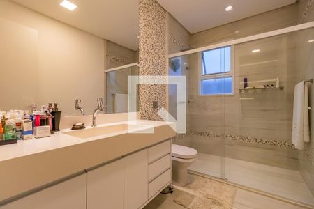 Casa de condomínio à venda com 740m², 5 quartos e 3 vagasBanheiro da Suíte 1