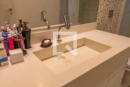 Casa de condomínio à venda com 740m², 5 quartos e 3 vagasDetalhe do Banheiro da Suíte 1