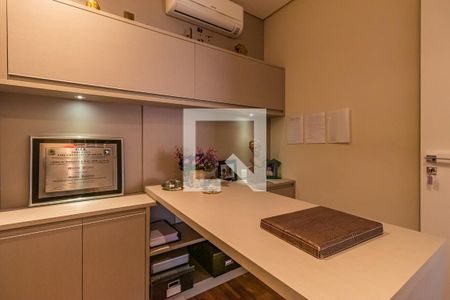 Casa de condomínio à venda com 740m², 5 quartos e 3 vagasEscritório