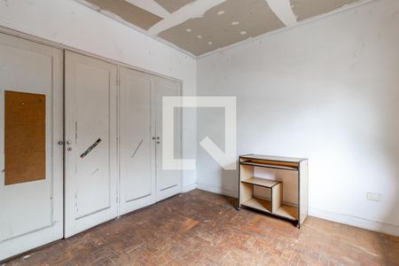 Casa à venda com 272m², 4 quartos e 4 vagas Casa à venda com 272m², 4 quartos e 4 vagasQuarto 4