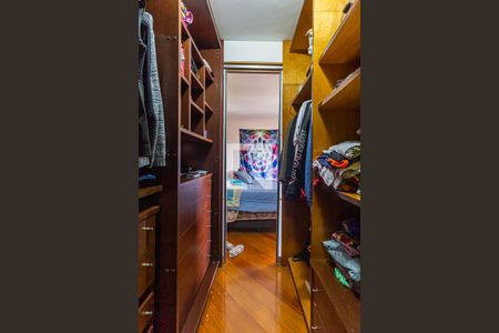 Casa à venda com 280m², 4 quartos e 4 vagas Casa à venda com 280m², 4 quartos e 4 vagasCloset da Suite 2