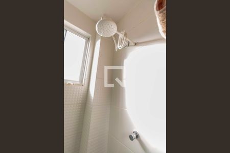 Banheiro  de apartamento à venda com 1 quarto, 40m² em Passo D&#8217;areia, Porto Alegre