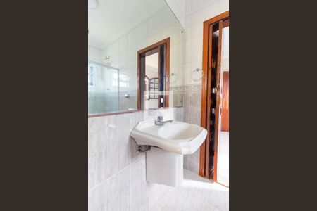 Casa à venda com 300m², 3 quartos e 4 vagas Casa à venda com 300m², 3 quartos e 4 vagasBanheiro 2