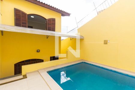 Casa à venda com 300m², 3 quartos e 4 vagas Casa à venda com 300m², 3 quartos e 4 vagasPiscina